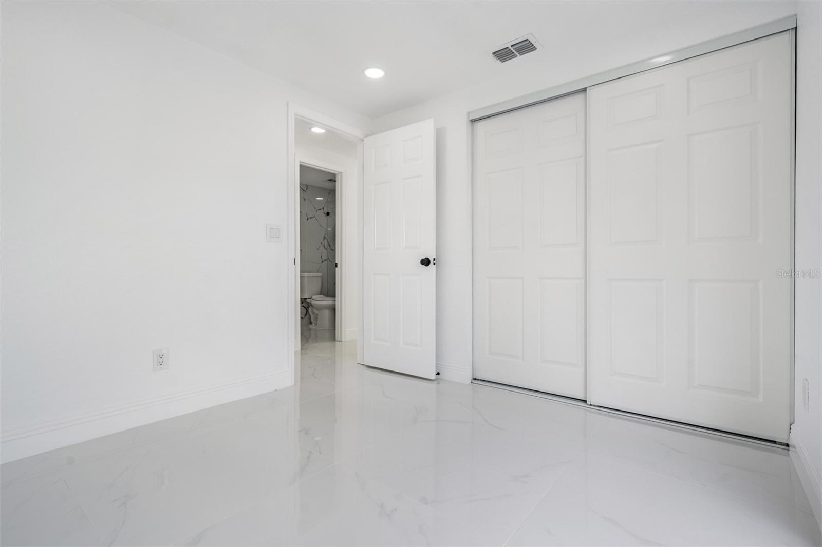 8702 FRIENDSHIP CT, TAMPA, FL, 33634