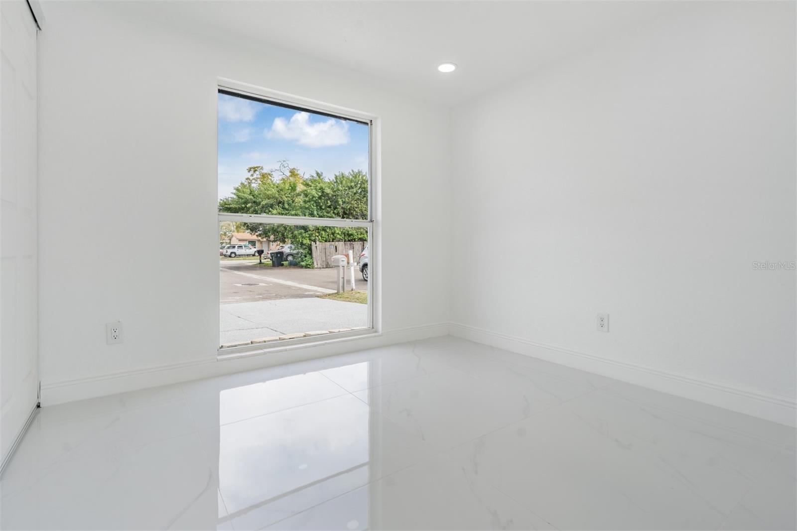 8702 FRIENDSHIP CT, TAMPA, FL, 33634