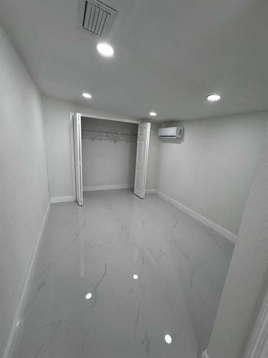 8702 FRIENDSHIP CT, TAMPA, FL, 33634