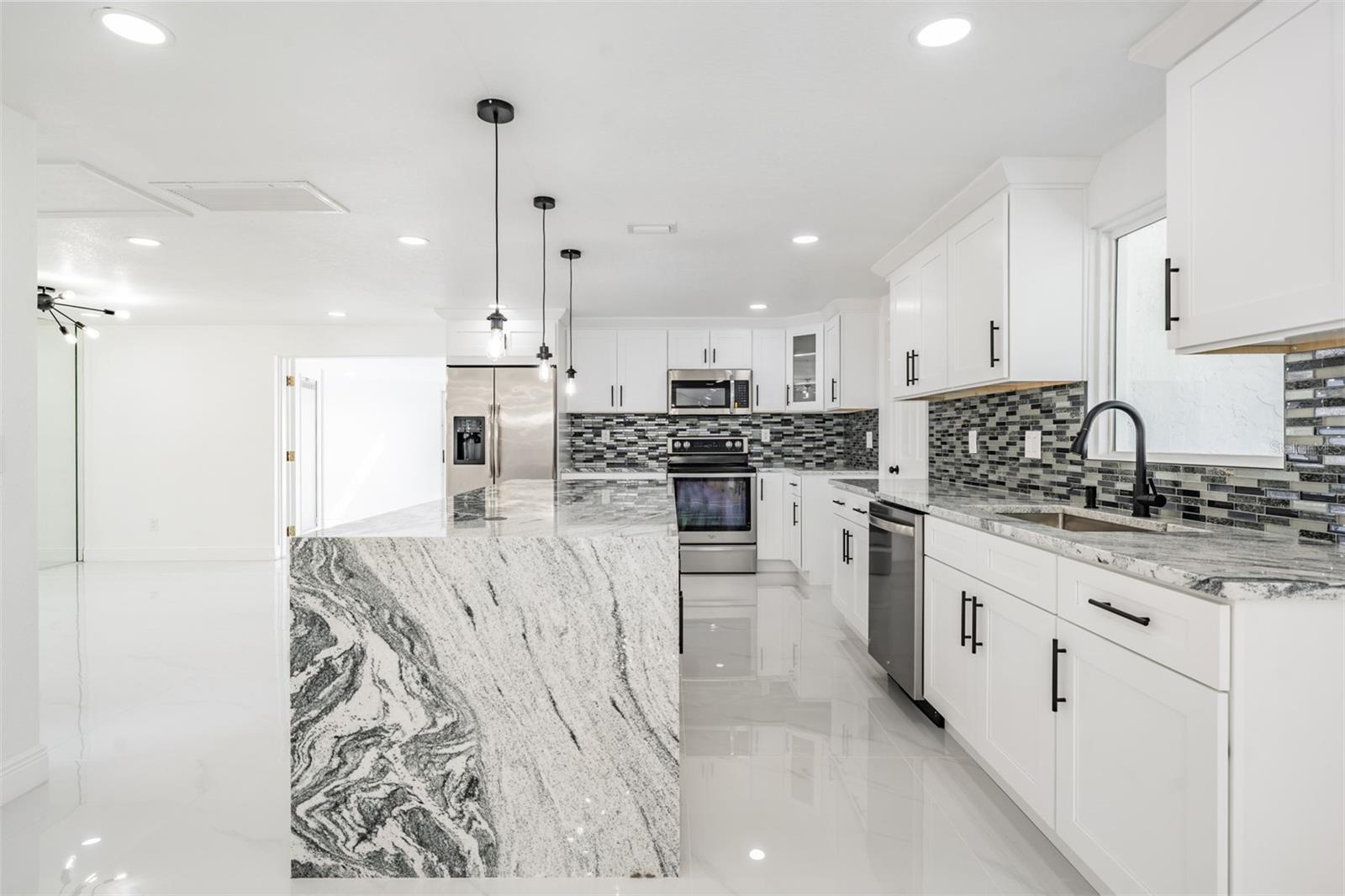 8702 FRIENDSHIP CT, TAMPA, FL, 33634