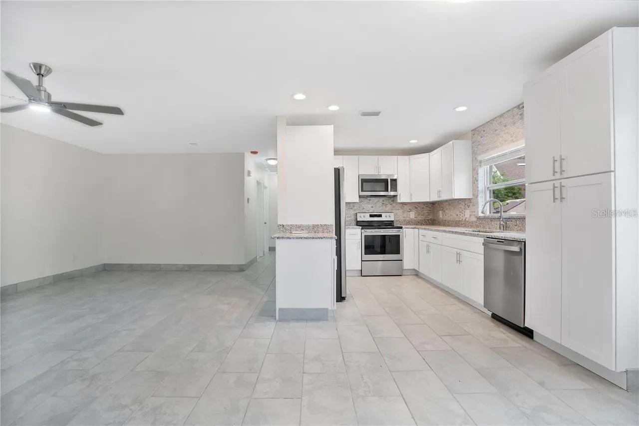 404 LONGFELLOW BLVD, LAKELAND, FL, 33801