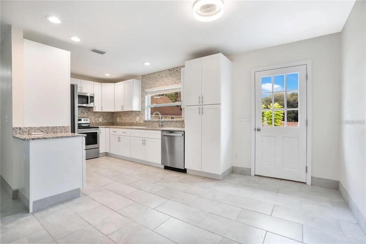 404 LONGFELLOW BLVD, LAKELAND, FL, 33801