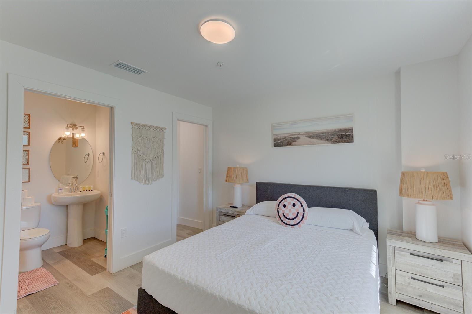 15305 1ST ST E #202, MADEIRA BEACH, FL, 33708