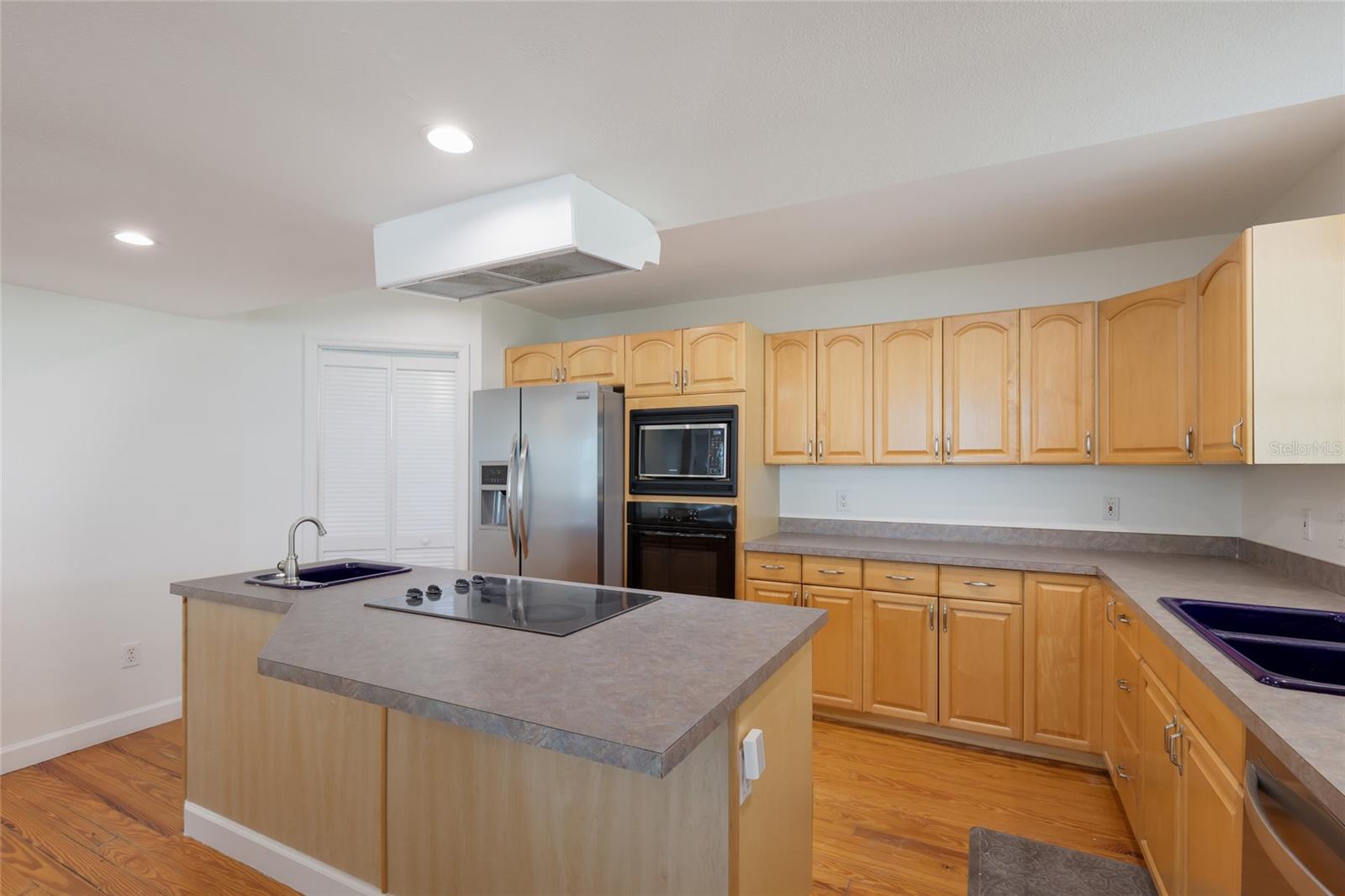 2412 AVENUE B, BRADENTON BEACH, FL, 34217