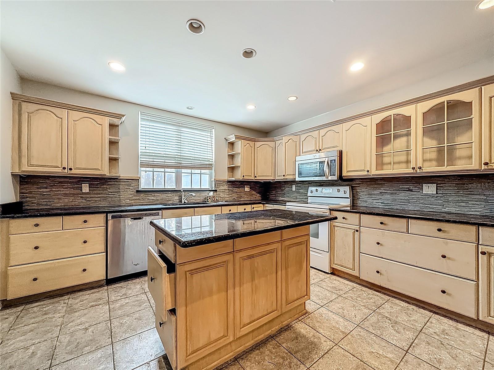 1518 DAWN HEIGHTS DR, LAKELAND, FL, 33801