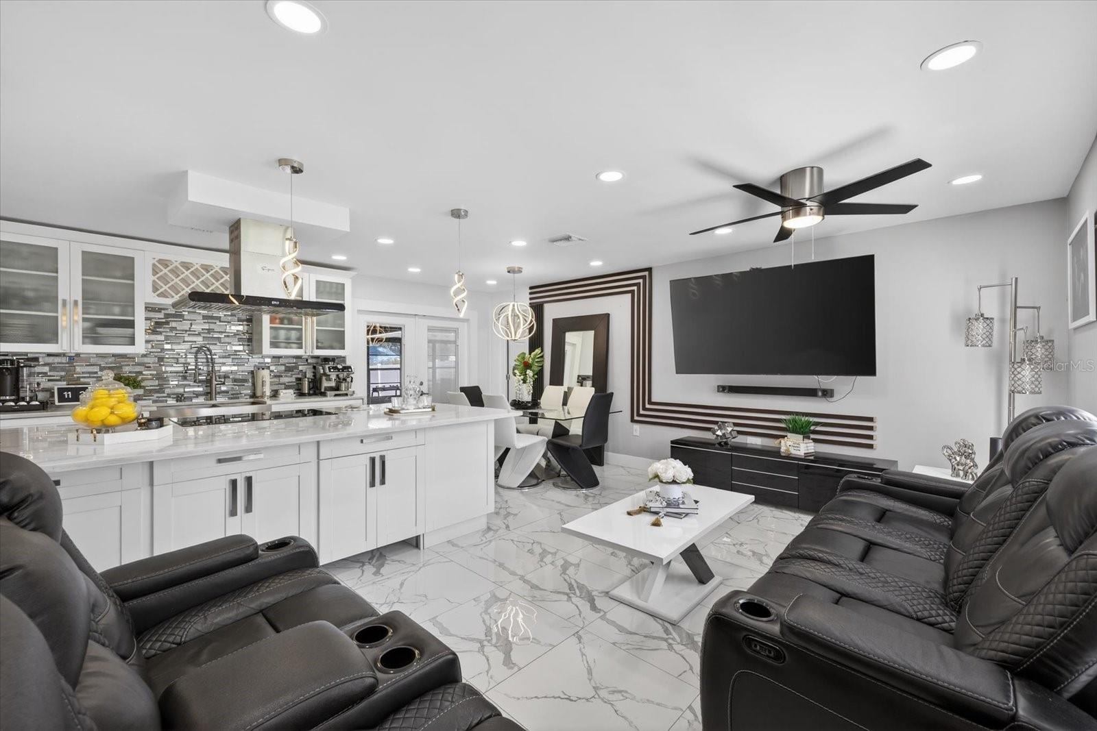 6816 E CREEK DR, TAMPA, FL, 33615