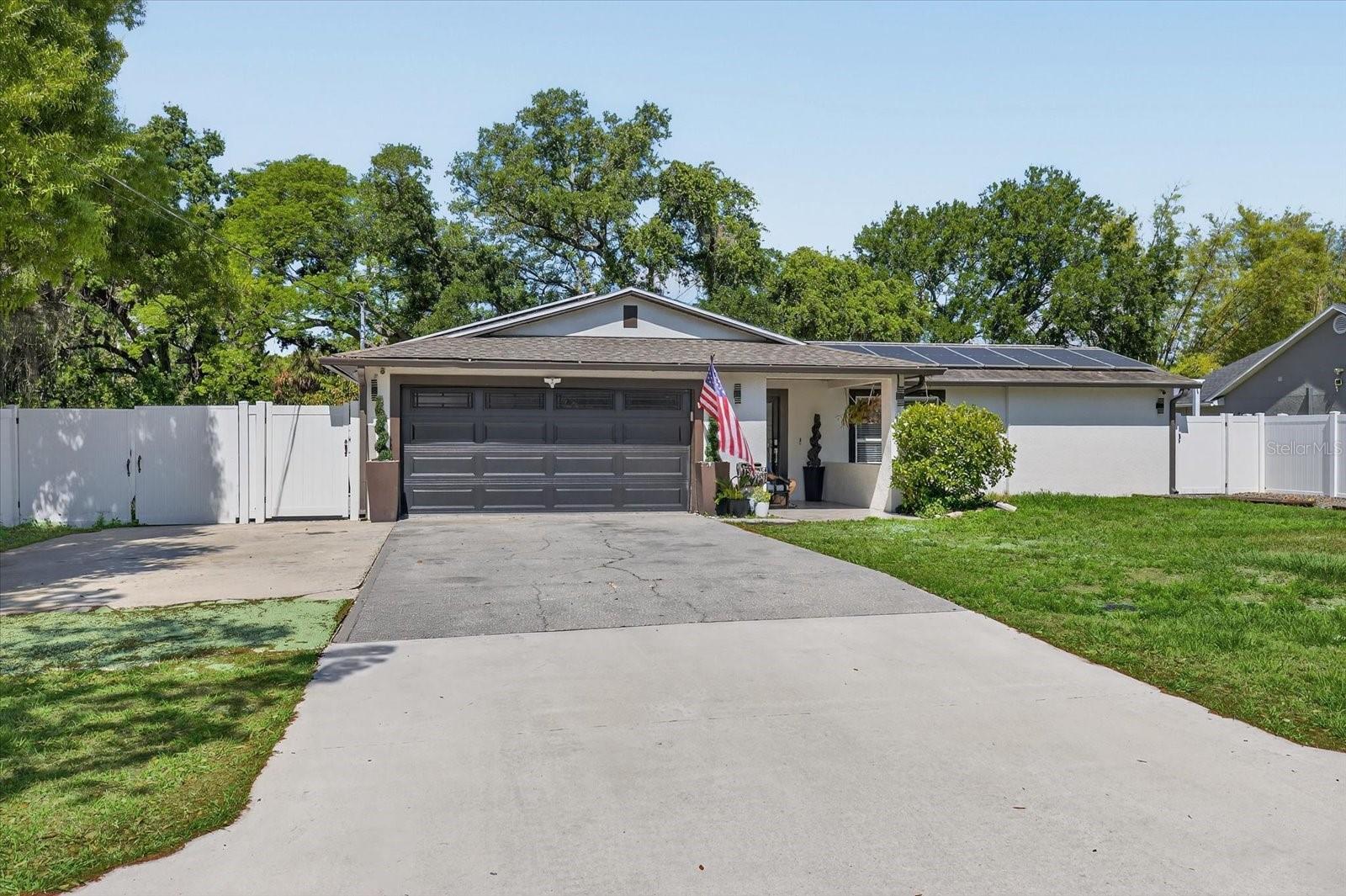 6816 E CREEK DR, TAMPA, FL, 33615