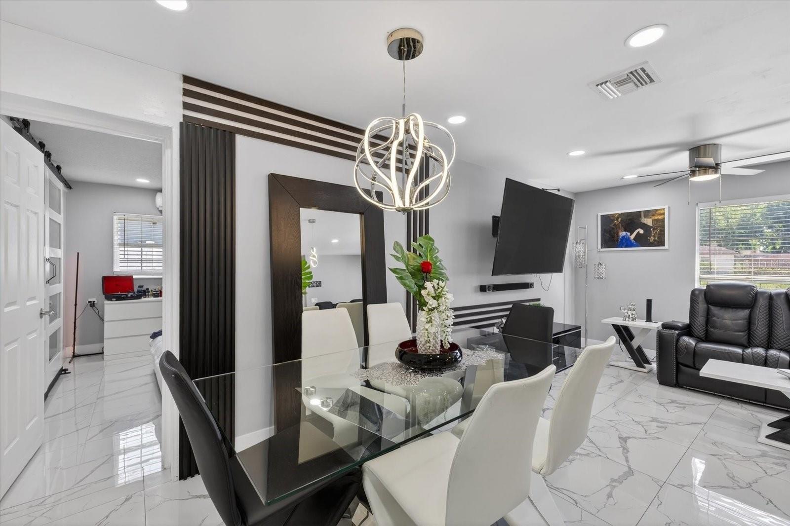 6816 E CREEK DR, TAMPA, FL, 33615