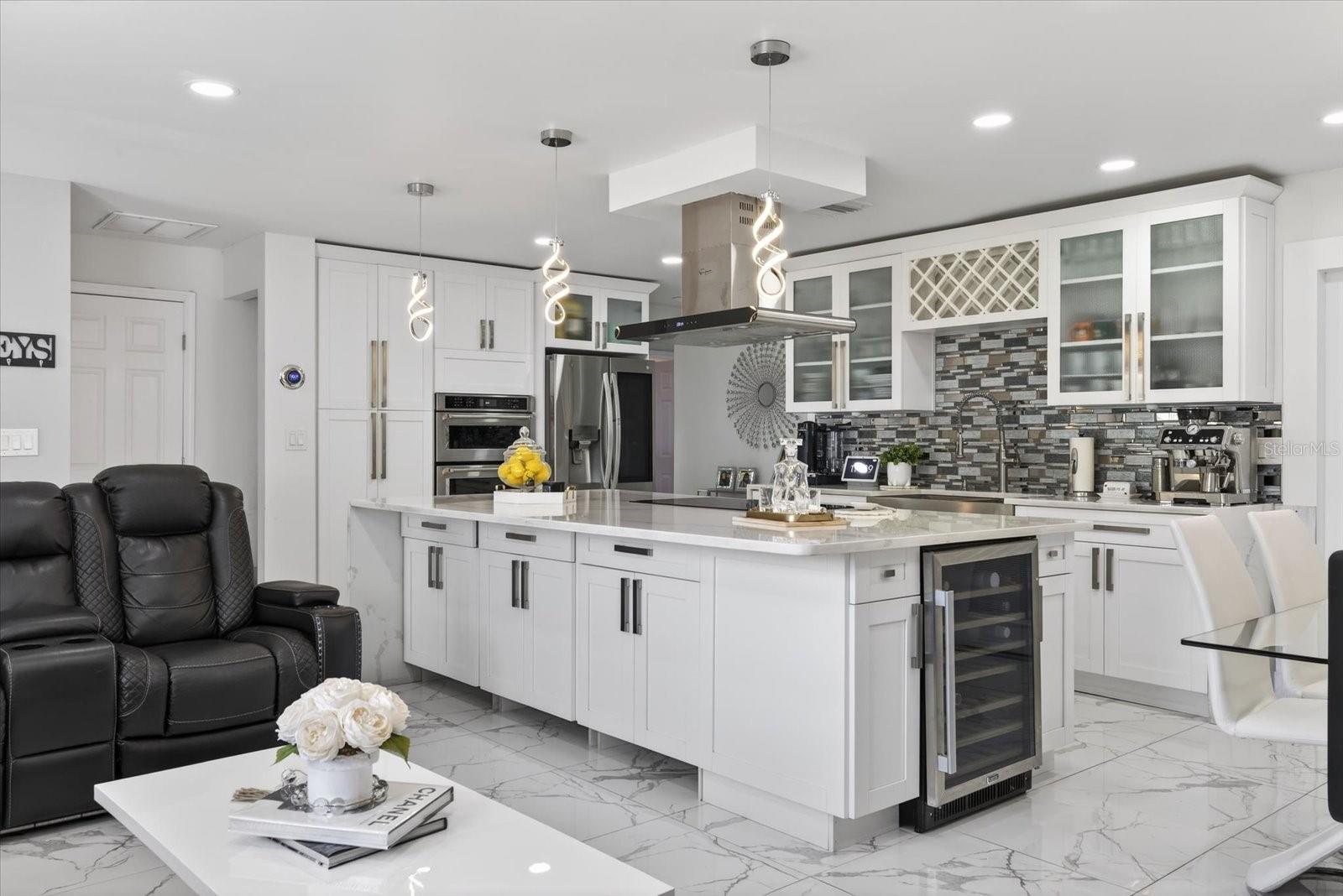 6816 E CREEK DR, TAMPA, FL, 33615