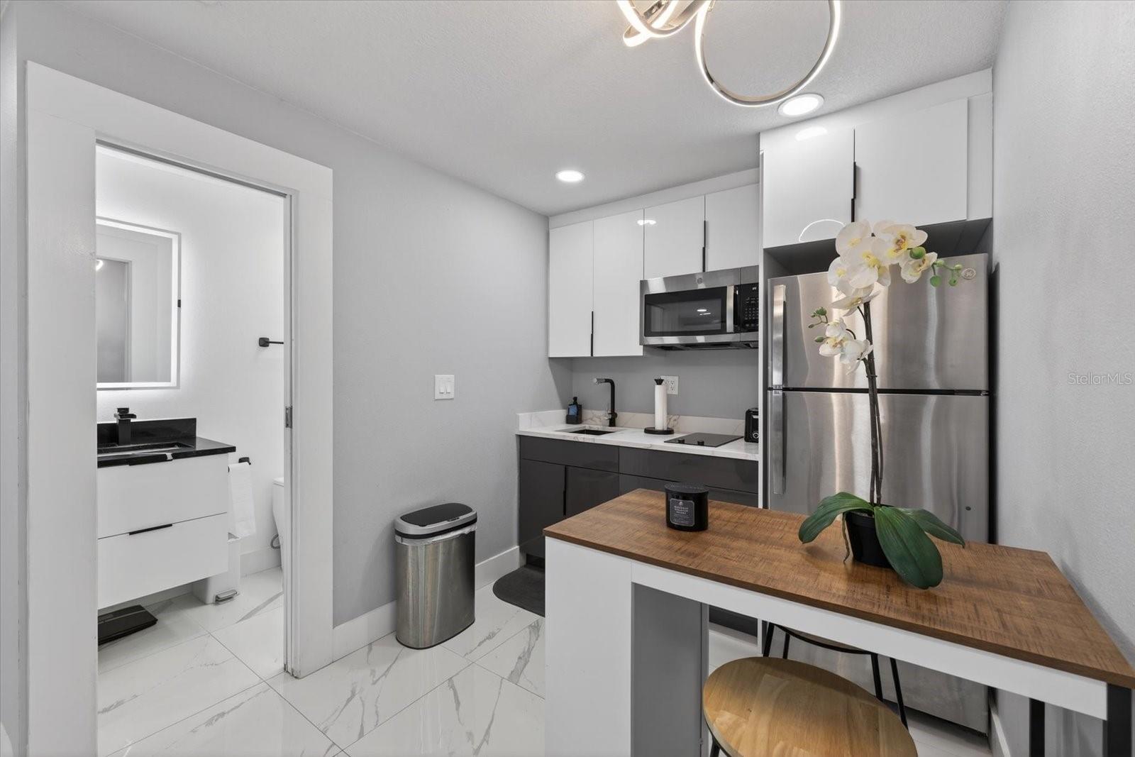 6816 E CREEK DR, TAMPA, FL, 33615