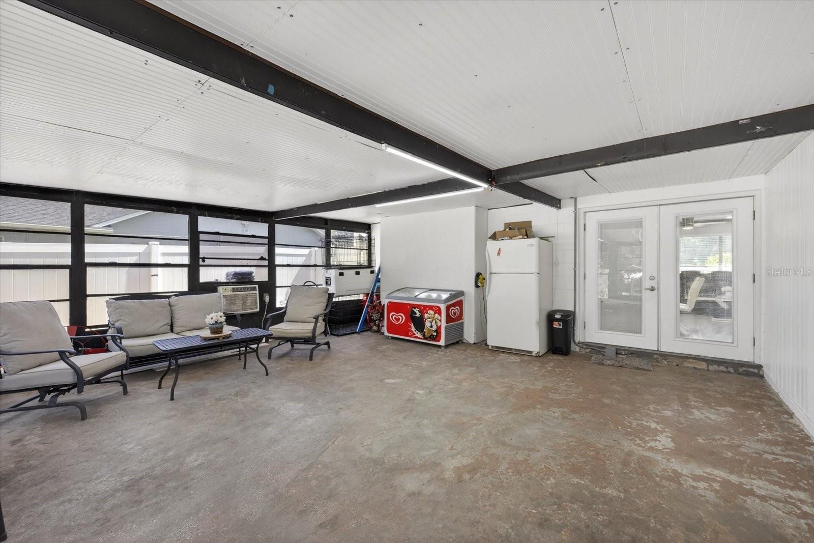 6816 E CREEK DR, TAMPA, FL, 33615