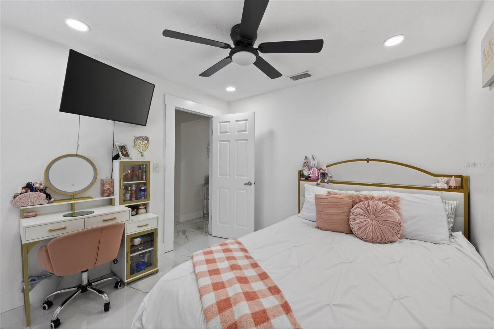 6816 E CREEK DR, TAMPA, FL, 33615