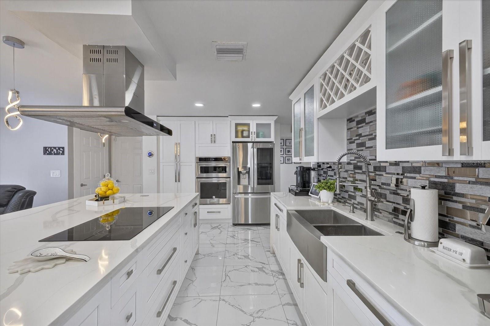 6816 E CREEK DR, TAMPA, FL, 33615