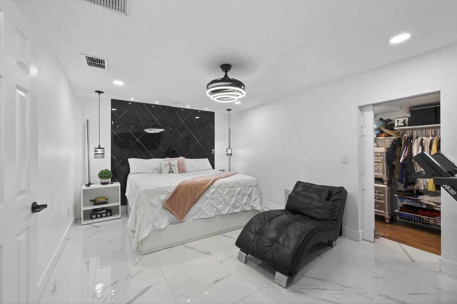 6816 E CREEK DR, TAMPA, FL, 33615