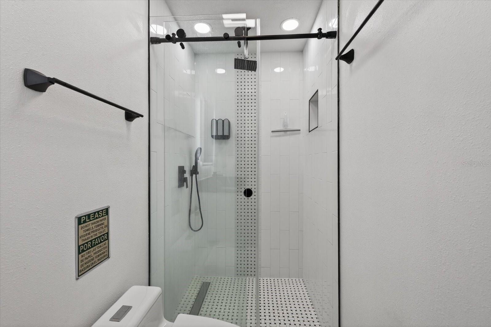 6816 E CREEK DR, TAMPA, FL, 33615