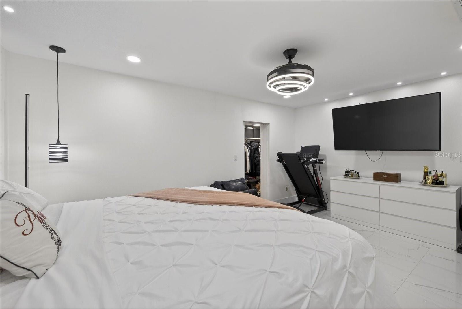 6816 E CREEK DR, TAMPA, FL, 33615