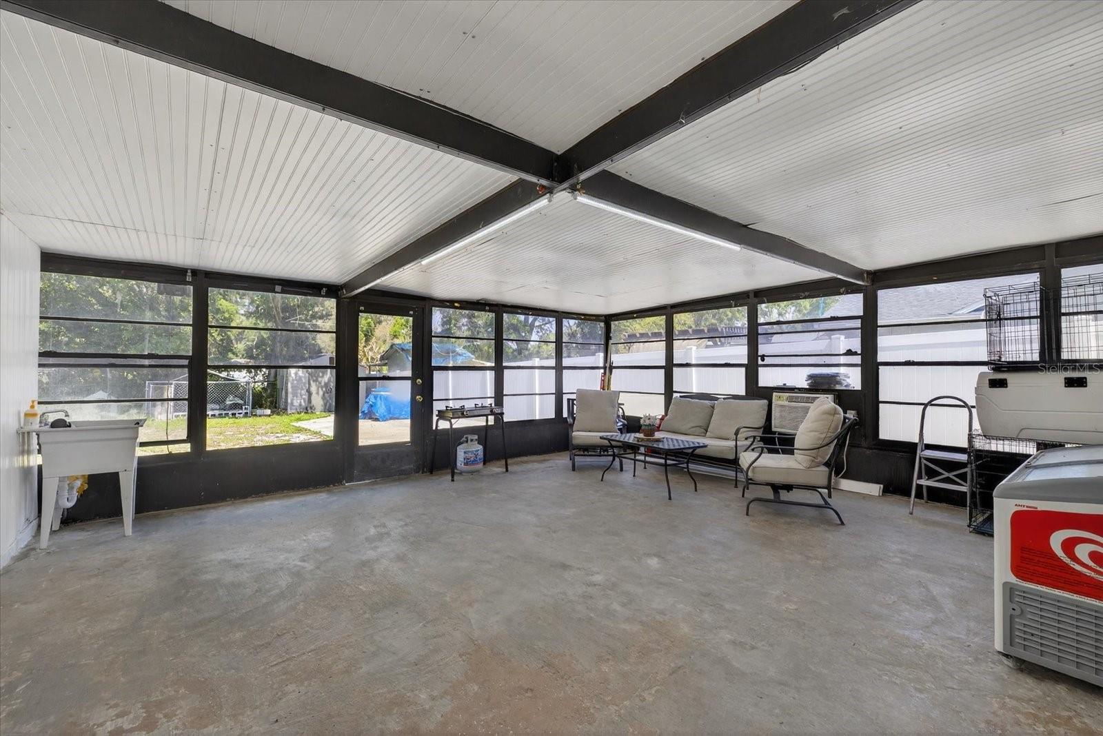 6816 E CREEK DR, TAMPA, FL, 33615