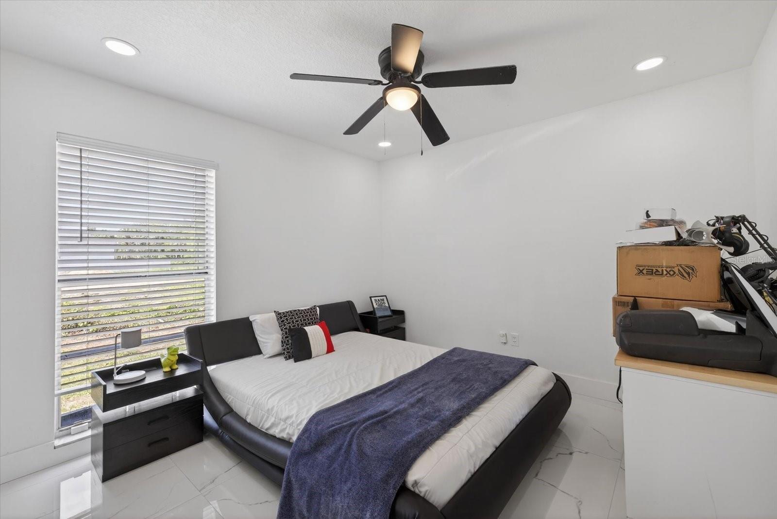 6816 E CREEK DR, TAMPA, FL, 33615