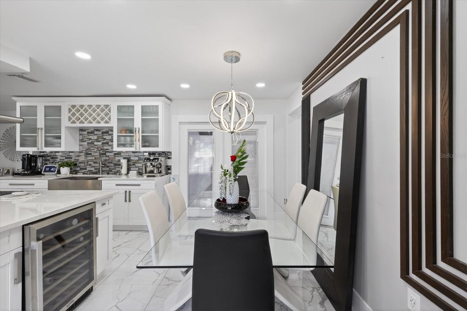 6816 E CREEK DR, TAMPA, FL, 33615