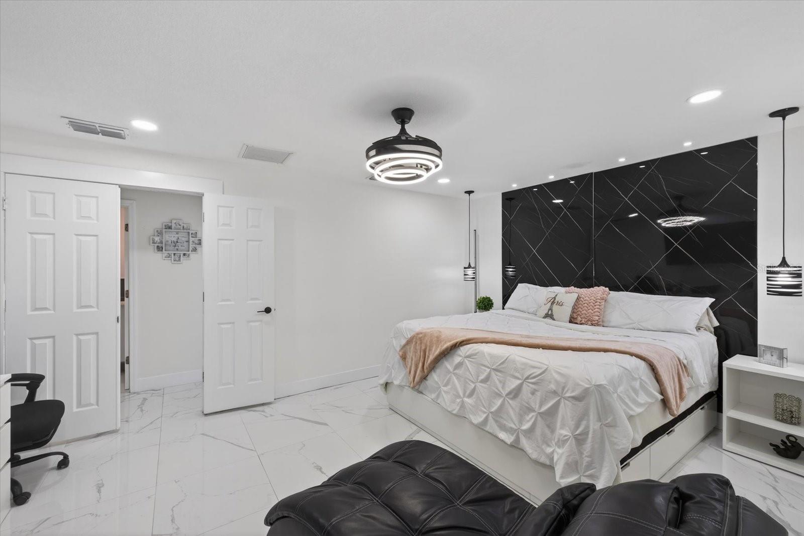 6816 E CREEK DR, TAMPA, FL, 33615