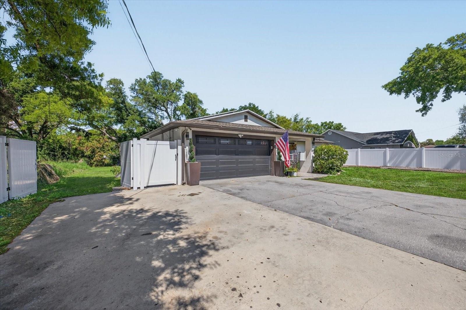 6816 E CREEK DR, TAMPA, FL, 33615