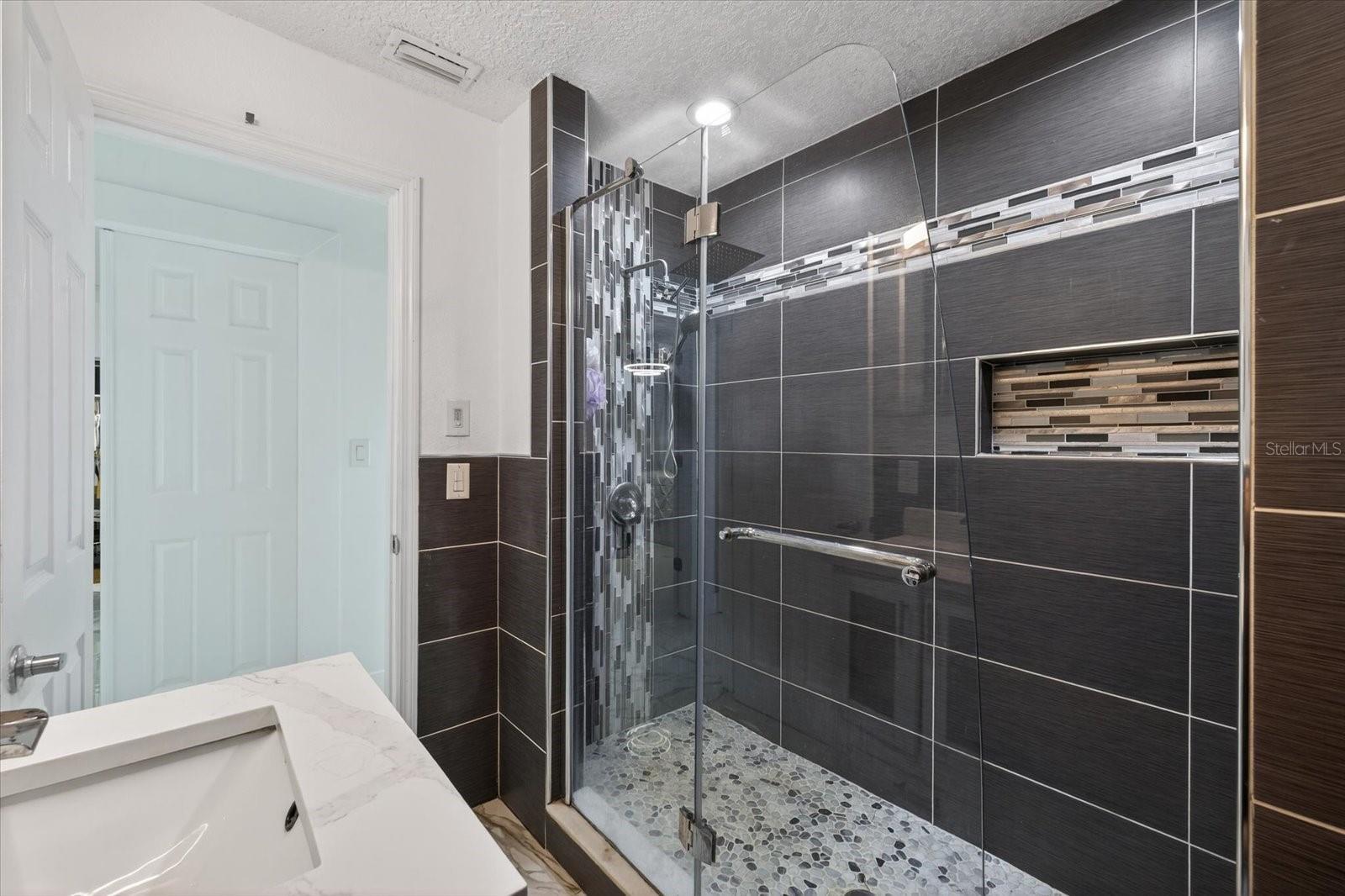 6816 E CREEK DR, TAMPA, FL, 33615