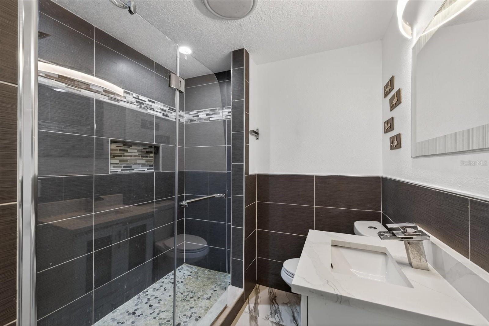 6816 E CREEK DR, TAMPA, FL, 33615