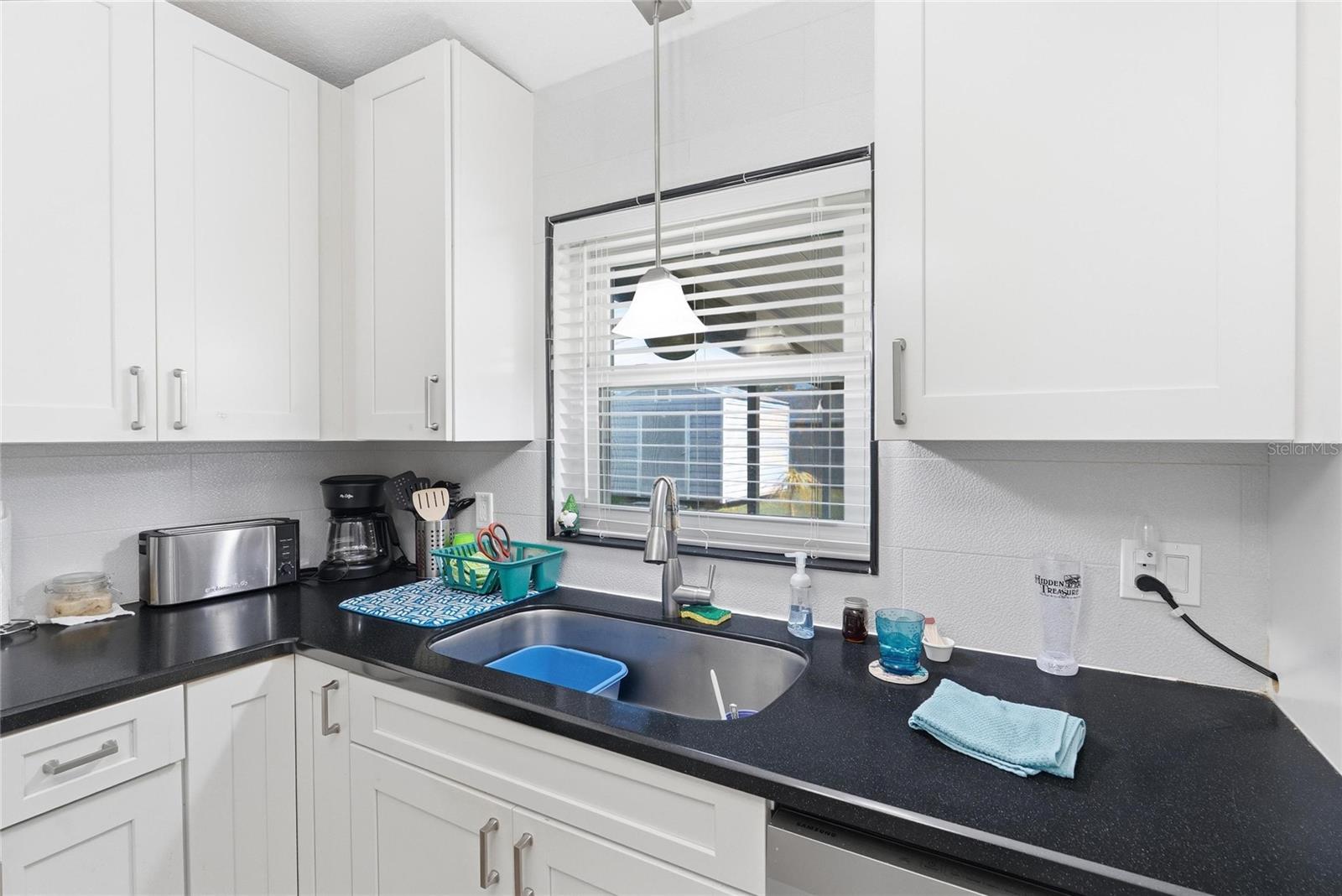 3035 QUEEN PALM DR, EDGEWATER, FL, 32141