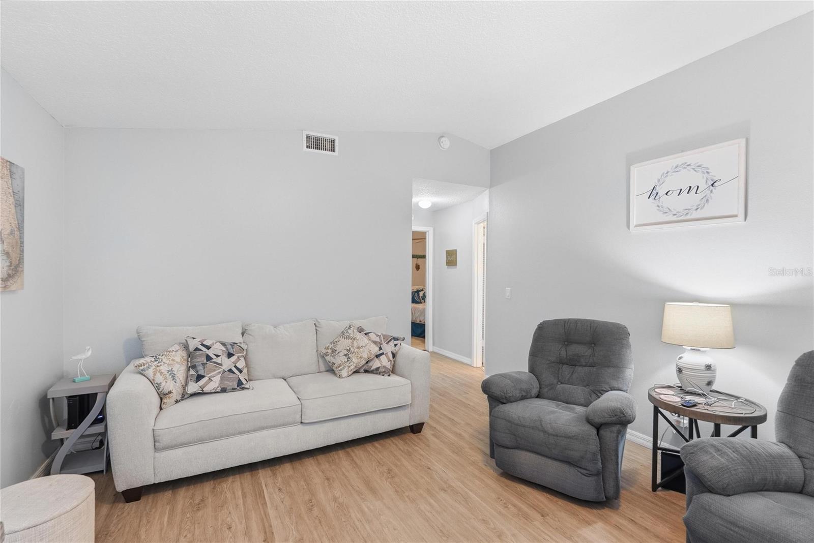 3035 QUEEN PALM DR, EDGEWATER, FL, 32141