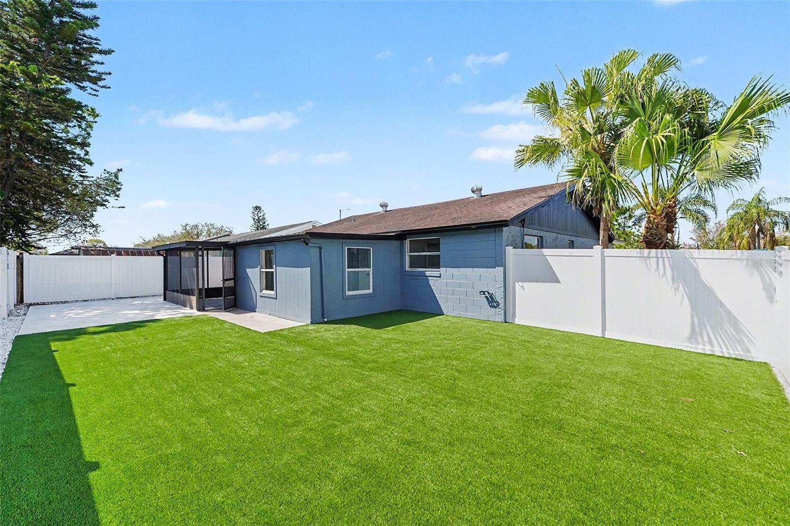 8907 LEEWARD DR, TAMPA, FL, 33634