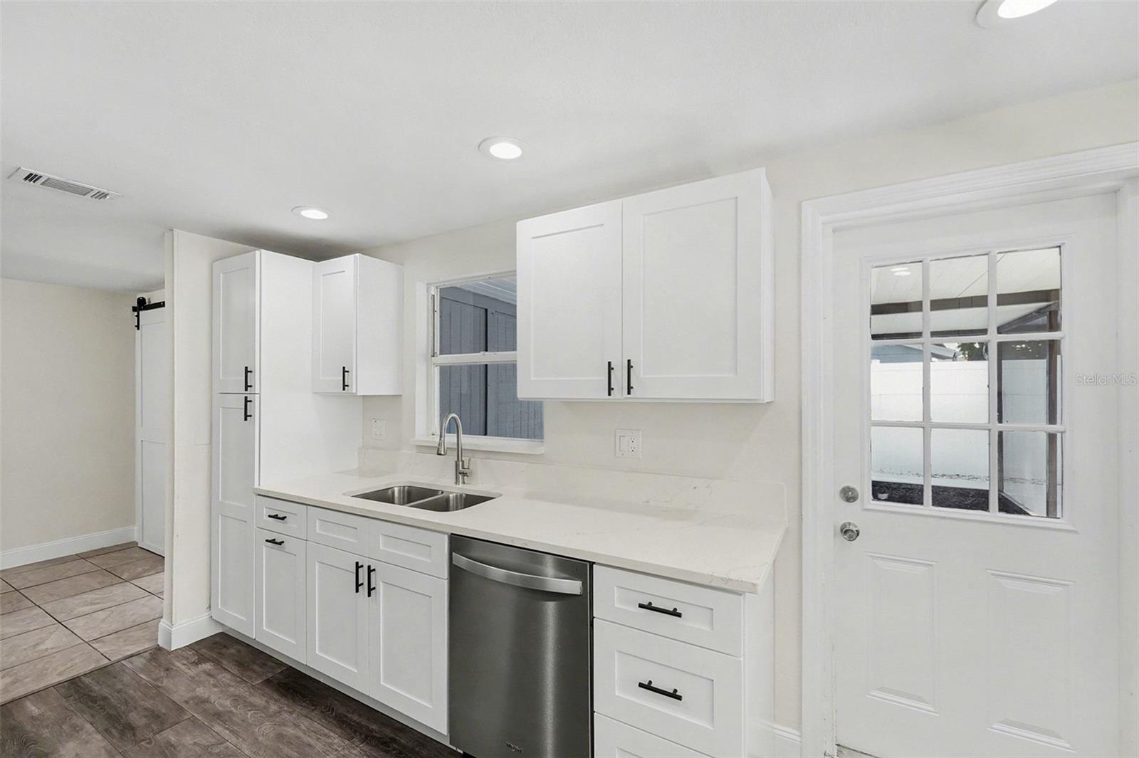 8907 LEEWARD DR, TAMPA, FL, 33634