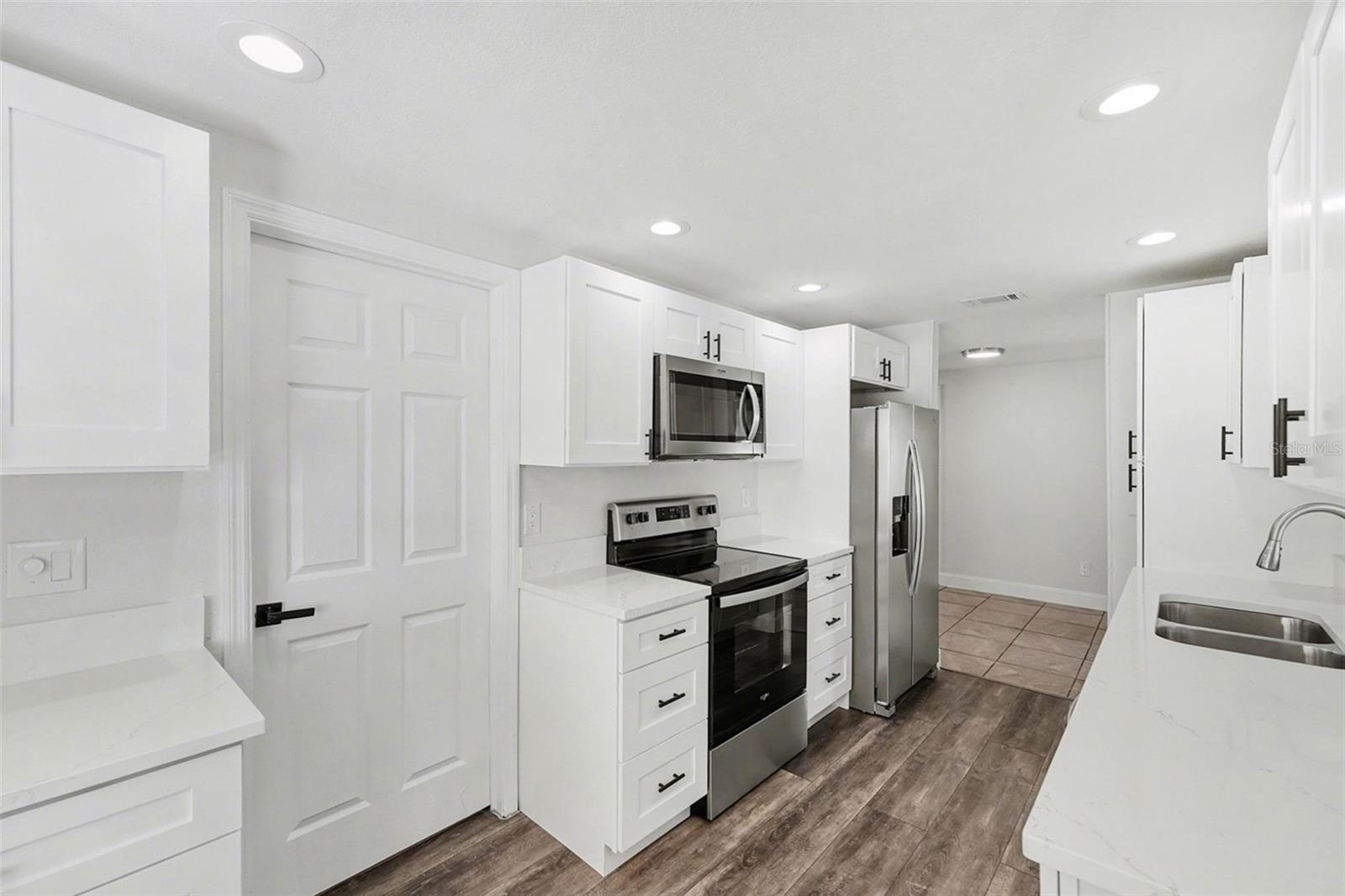 8907 LEEWARD DR, TAMPA, FL, 33634