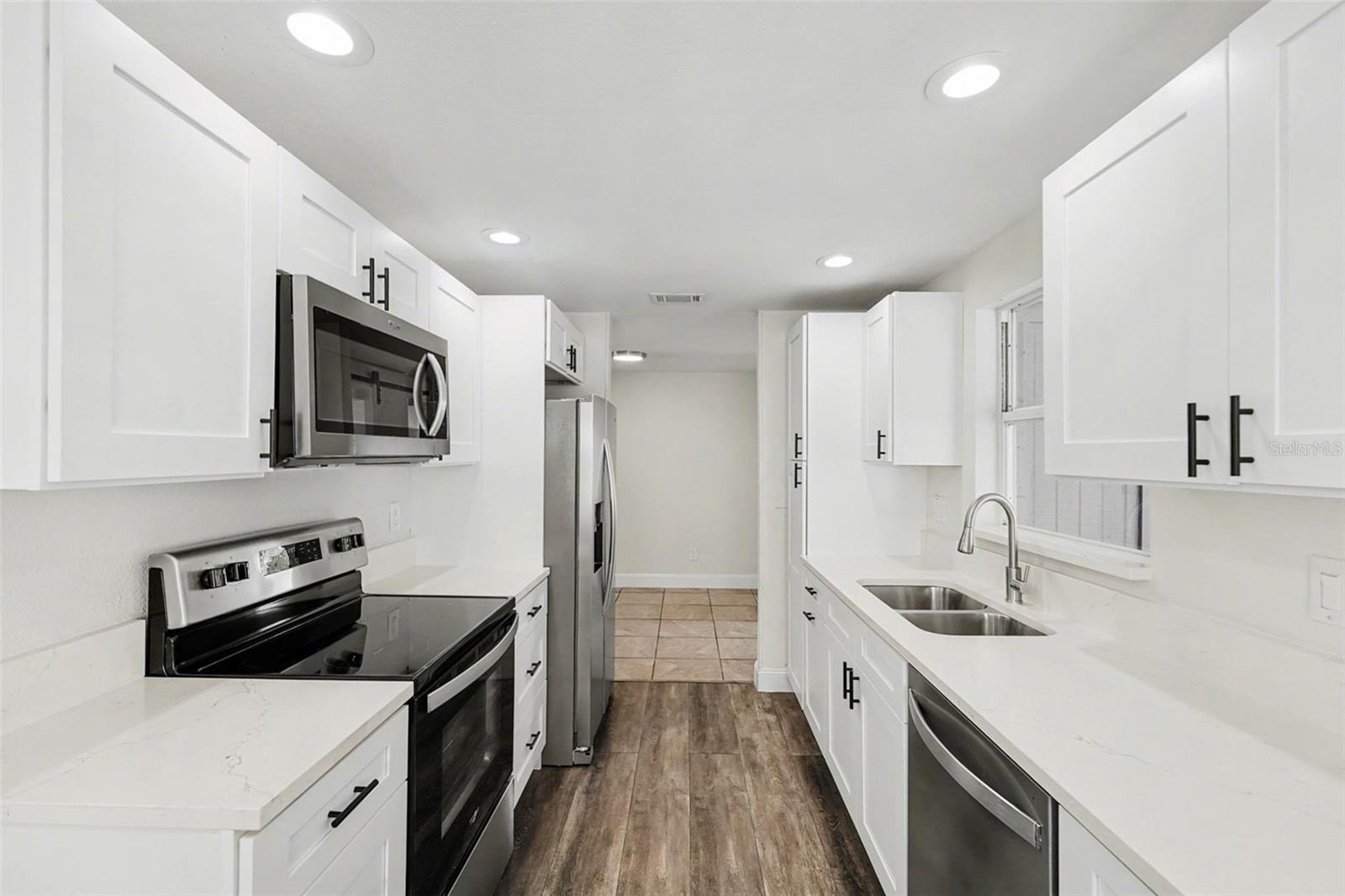 8907 LEEWARD DR, TAMPA, FL, 33634