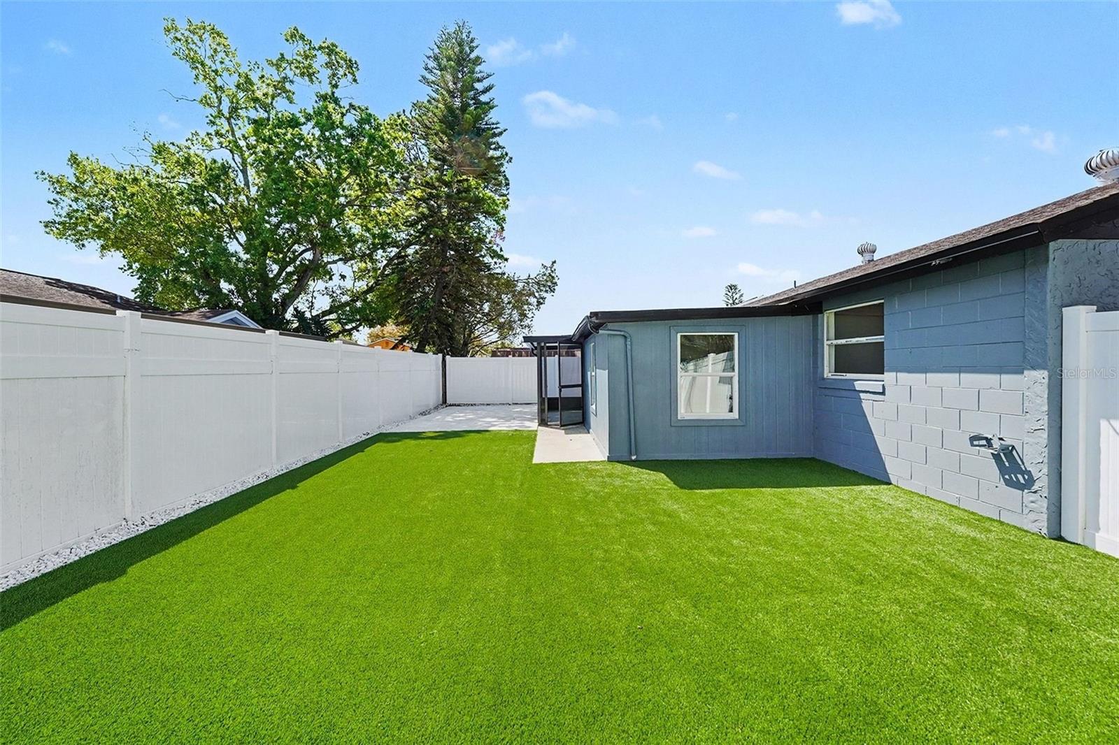 8907 LEEWARD DR, TAMPA, FL, 33634