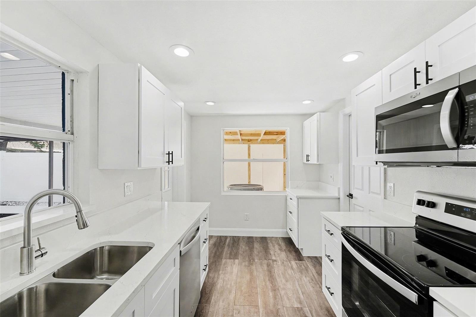 8907 LEEWARD DR, TAMPA, FL, 33634