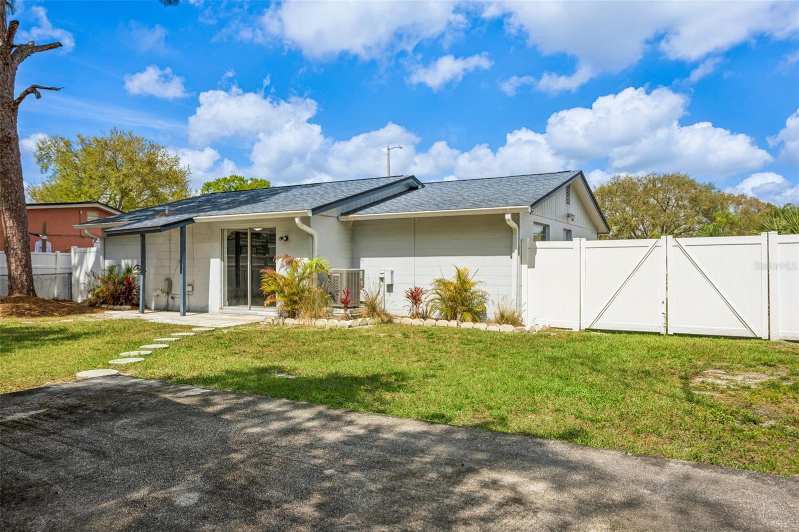 9007 TREE VALLEY CIR, TAMPA, FL, 33615