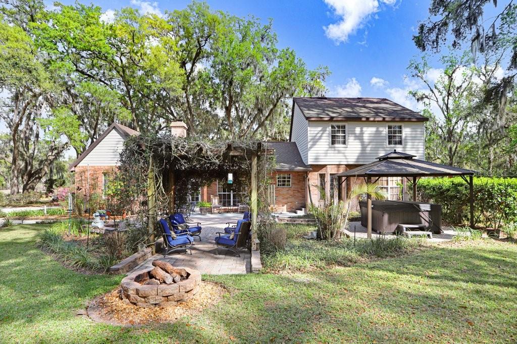 Imagine entertaining your guest here!