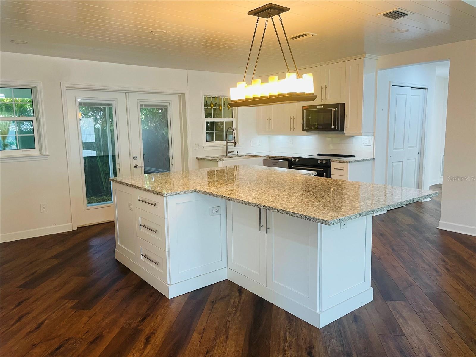1330 S JEFFERSON AVE, SARASOTA, FL, 34239