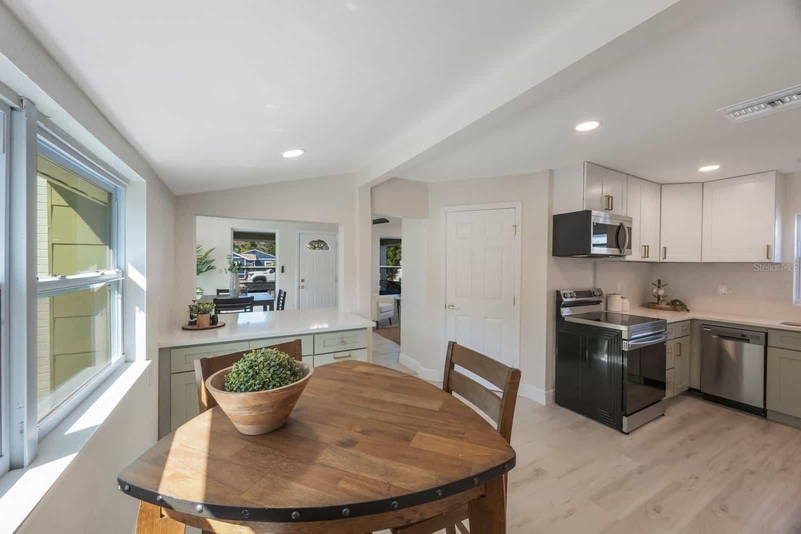 1160 36TH AVE N, ST PETERSBURG, FL, 33704