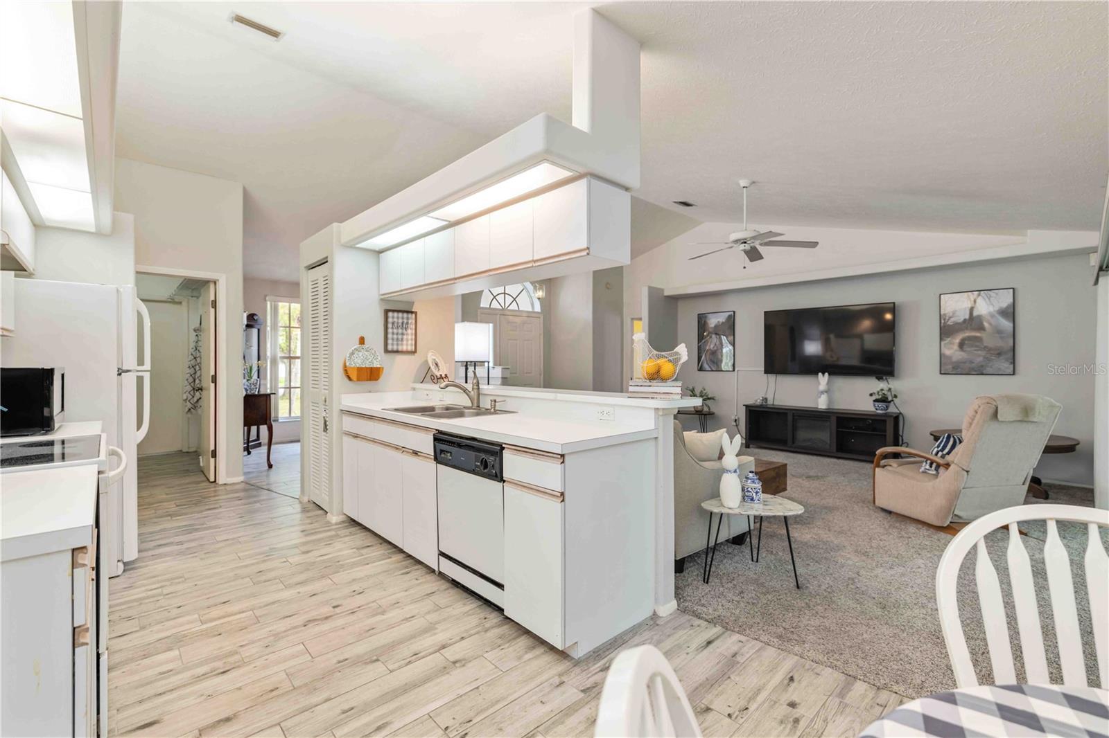 4524 28TH AVENUE DR E, BRADENTON, FL, 34208