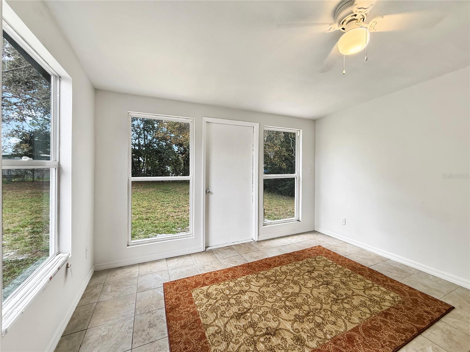 889 W VILLAGE DR, DELTONA, FL, 32725