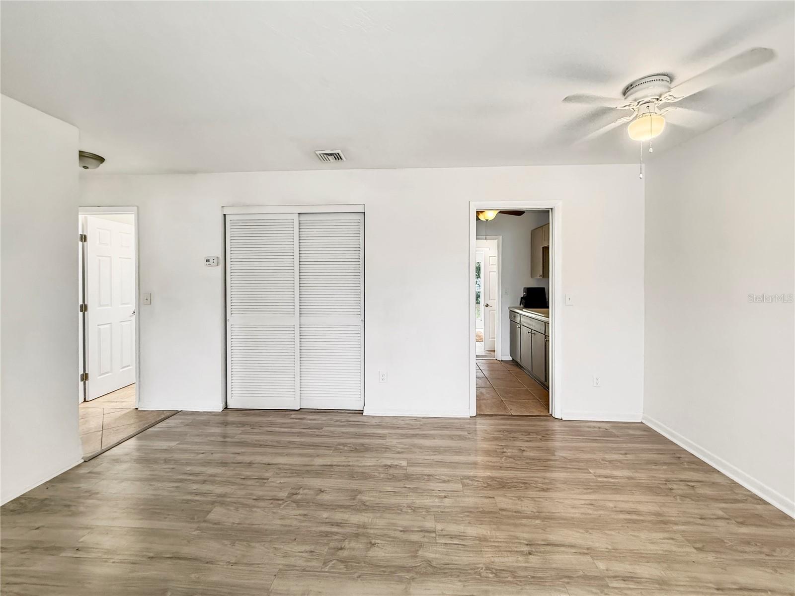 889 W VILLAGE DR, DELTONA, FL, 32725