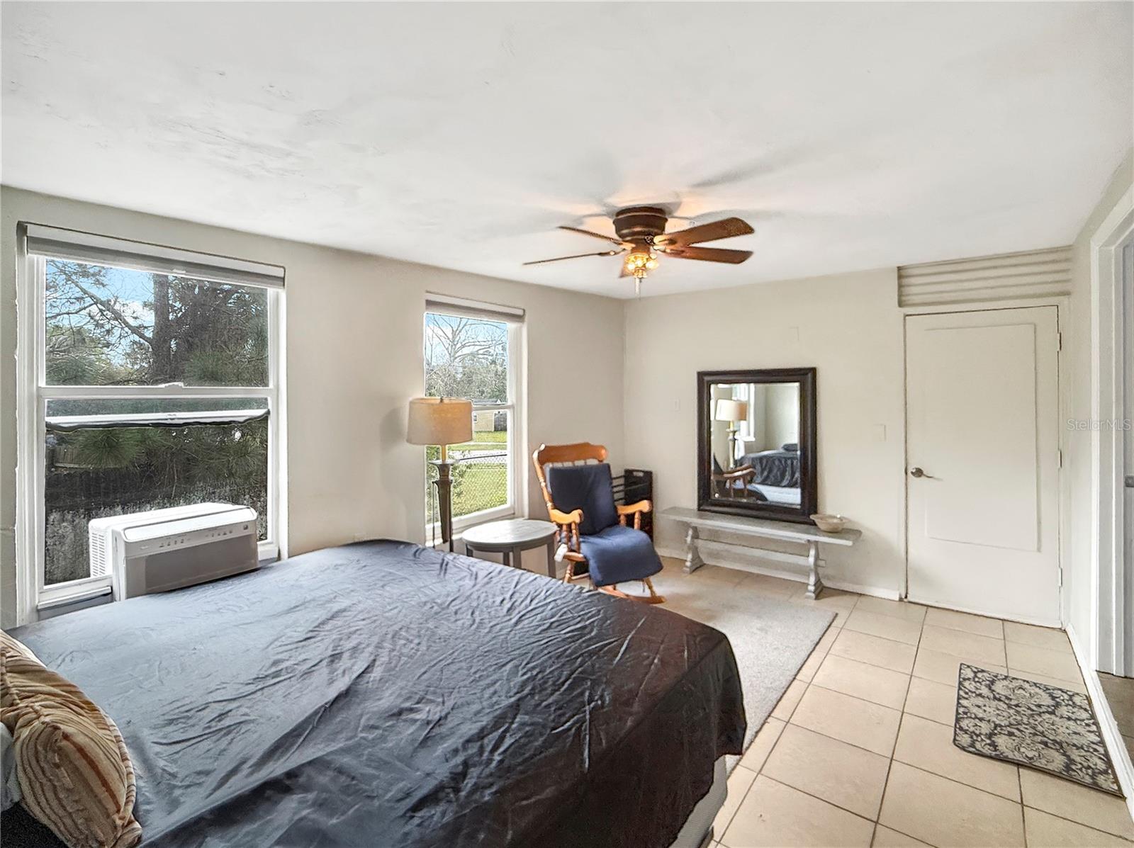 889 W VILLAGE DR, DELTONA, FL, 32725