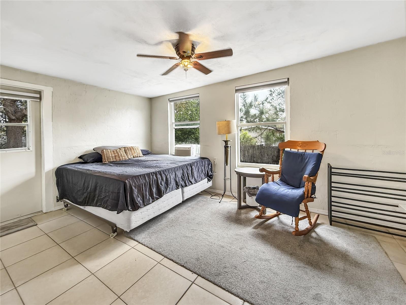 889 W VILLAGE DR, DELTONA, FL, 32725