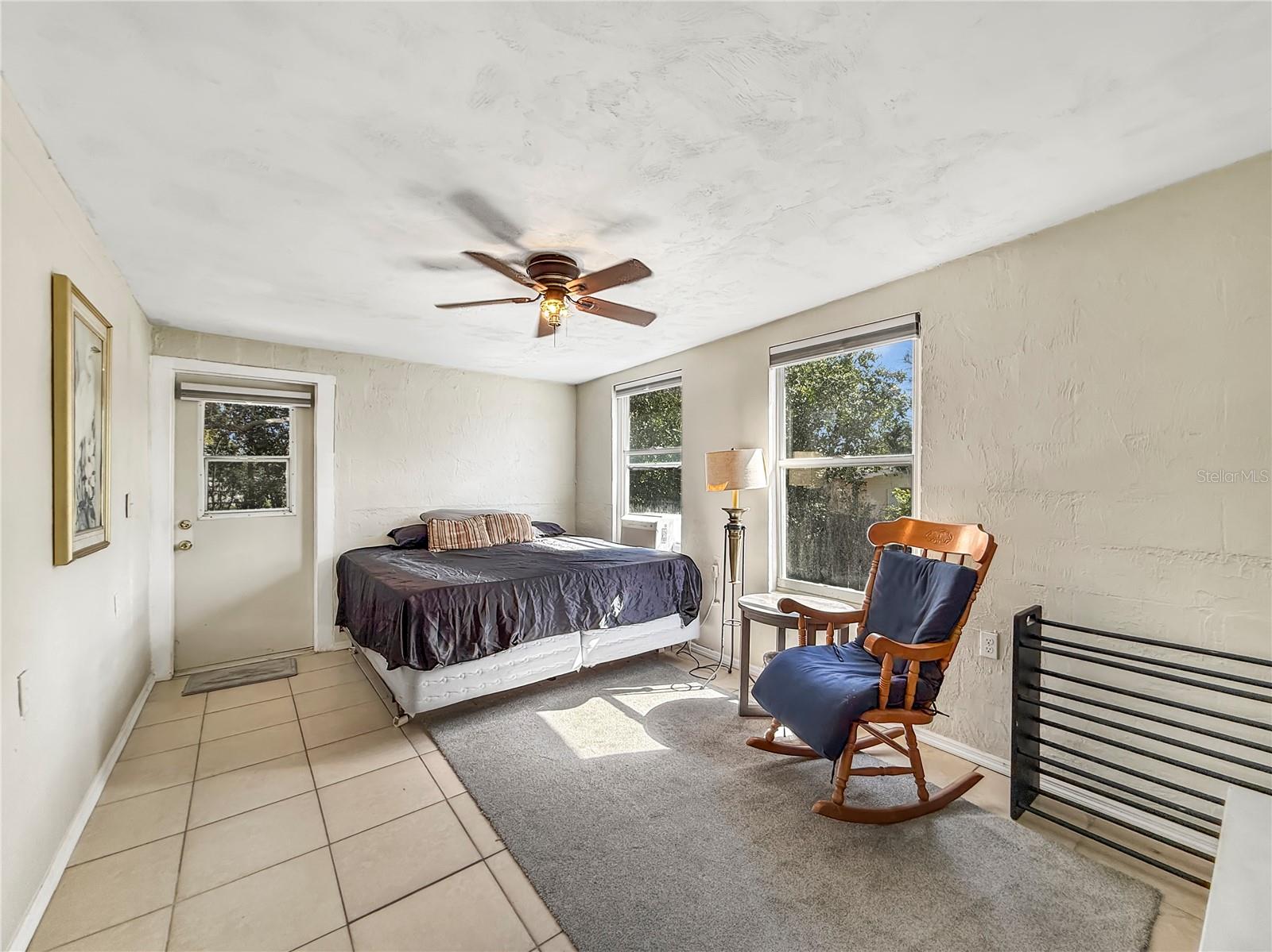 889 W VILLAGE DR, DELTONA, FL, 32725