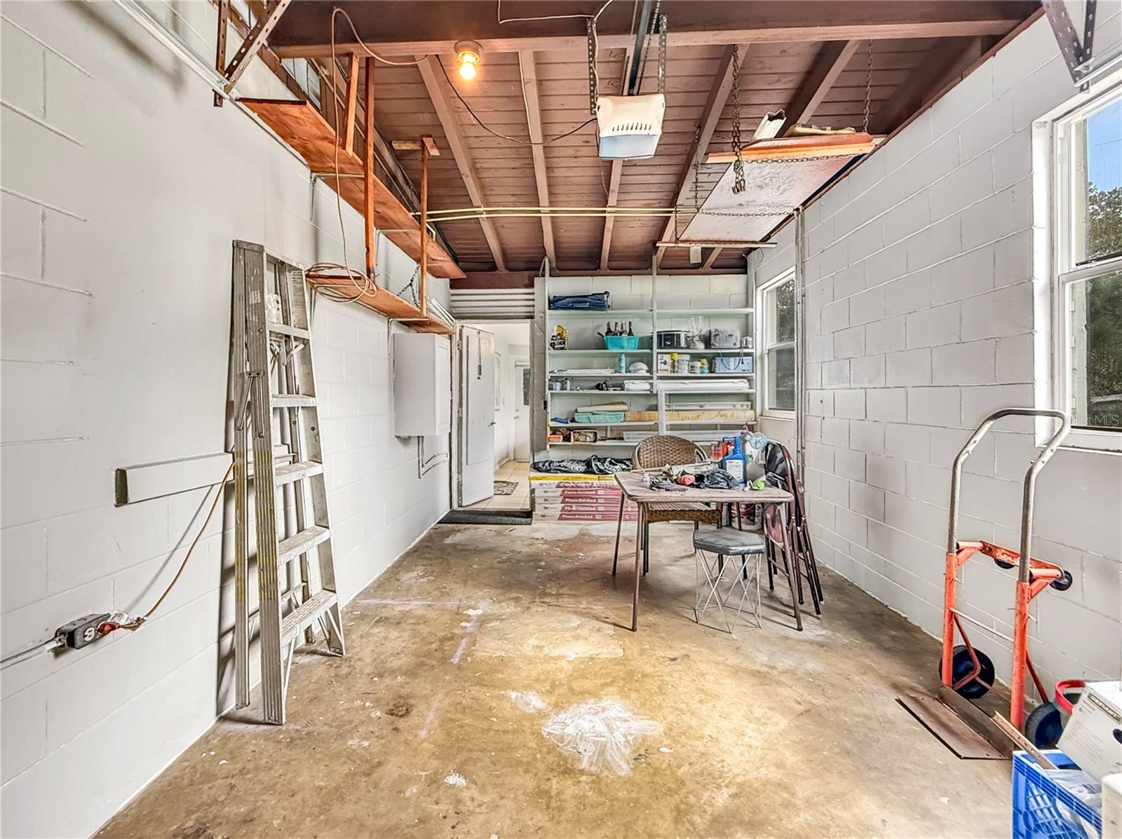 889 W VILLAGE DR, DELTONA, FL, 32725