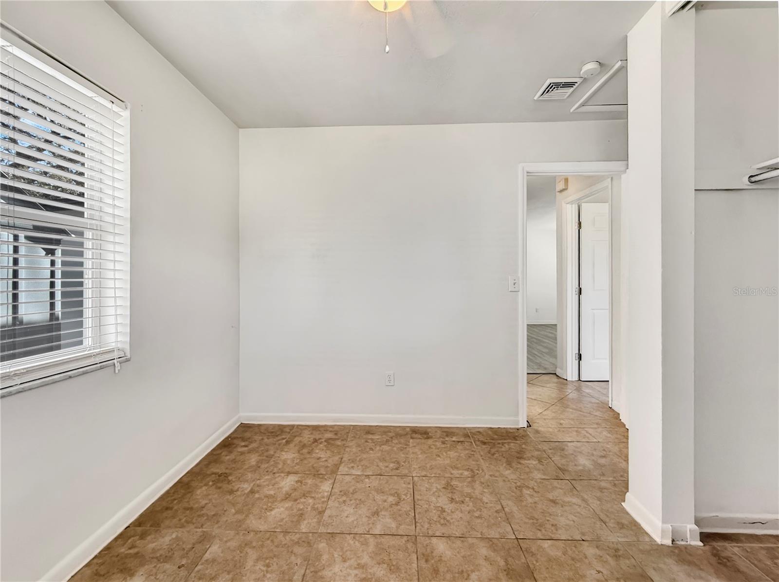 889 W VILLAGE DR, DELTONA, FL, 32725