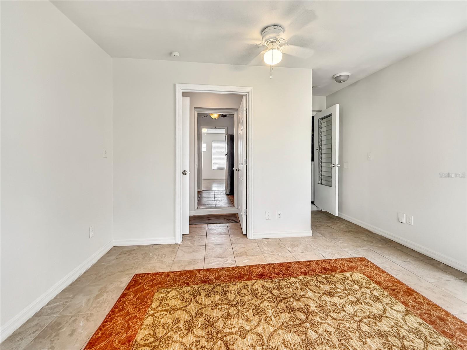 889 W VILLAGE DR, DELTONA, FL, 32725