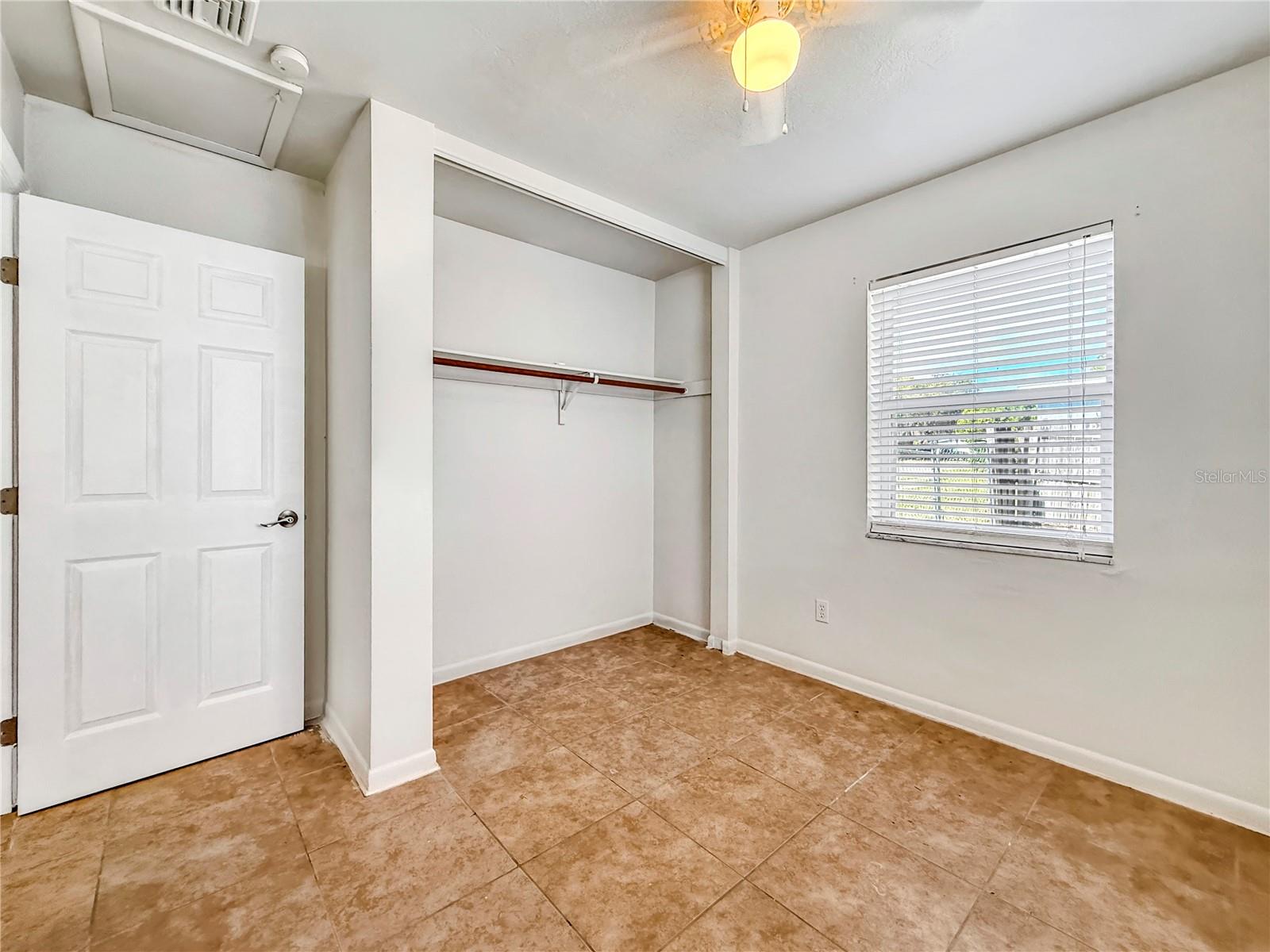 889 W VILLAGE DR, DELTONA, FL, 32725