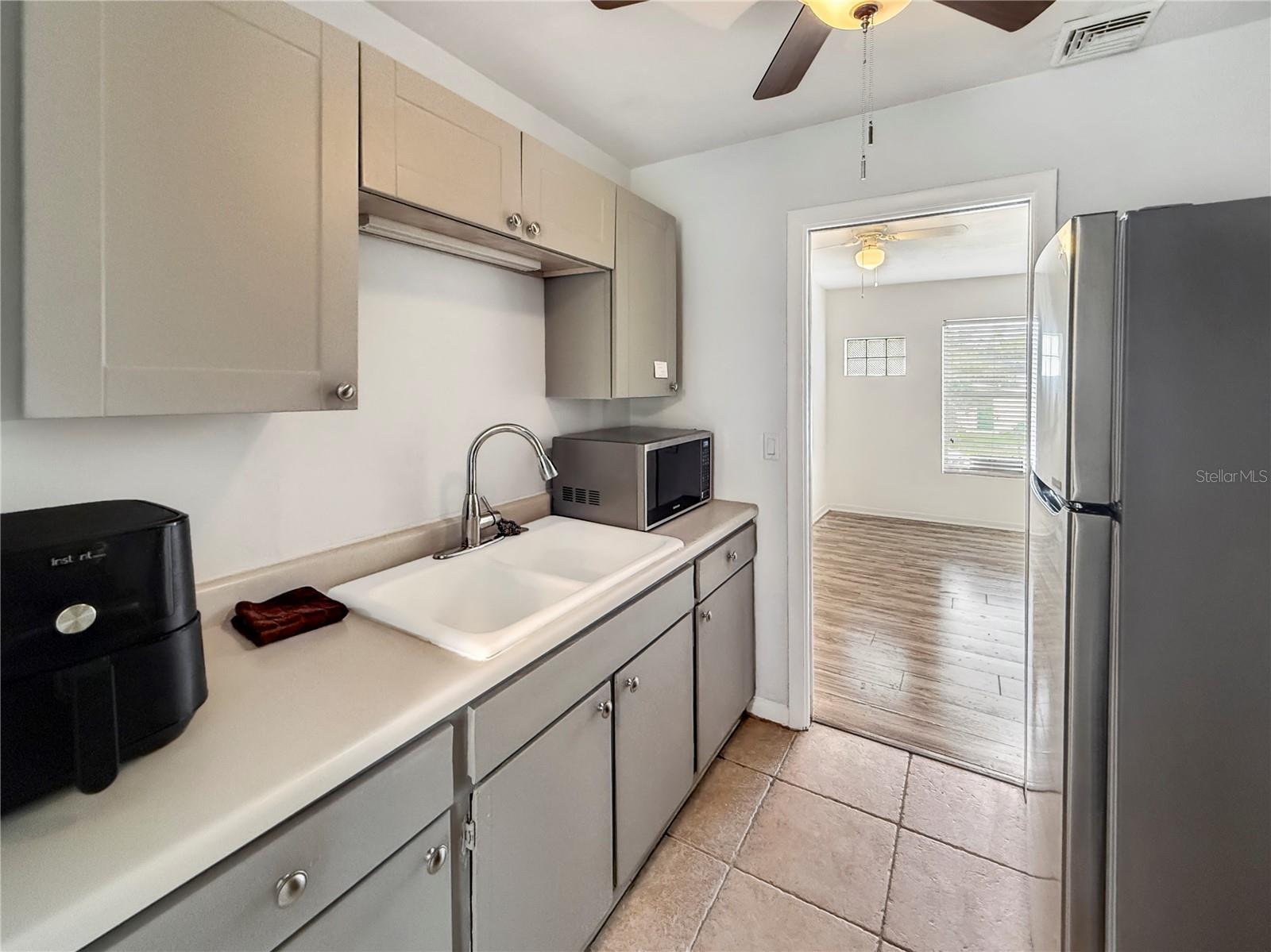 889 W VILLAGE DR, DELTONA, FL, 32725